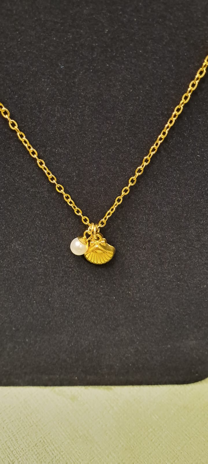 COLLANA CON PENDENTE CONCHIGLIA E PERLA
