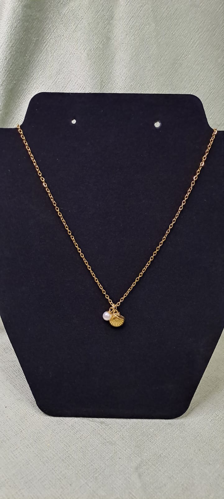 COLLANA CON PENDENTE CONCHIGLIA E PERLA